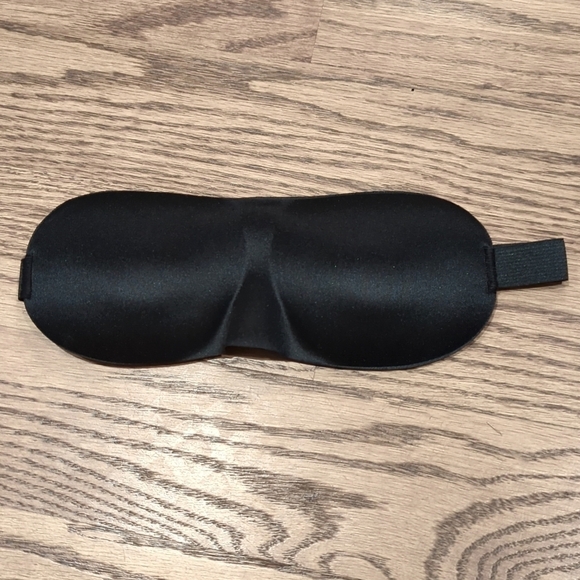 NWT Eye Mask, Velcro Elastic Strap, Travel Sleep Black One Size - Picture 1 of 3